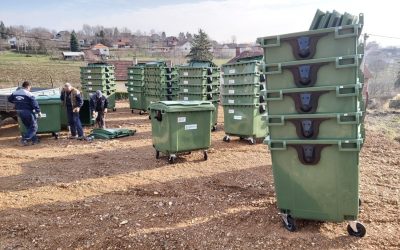 Стигли нови контејнери, почела расподела по месним заједницама